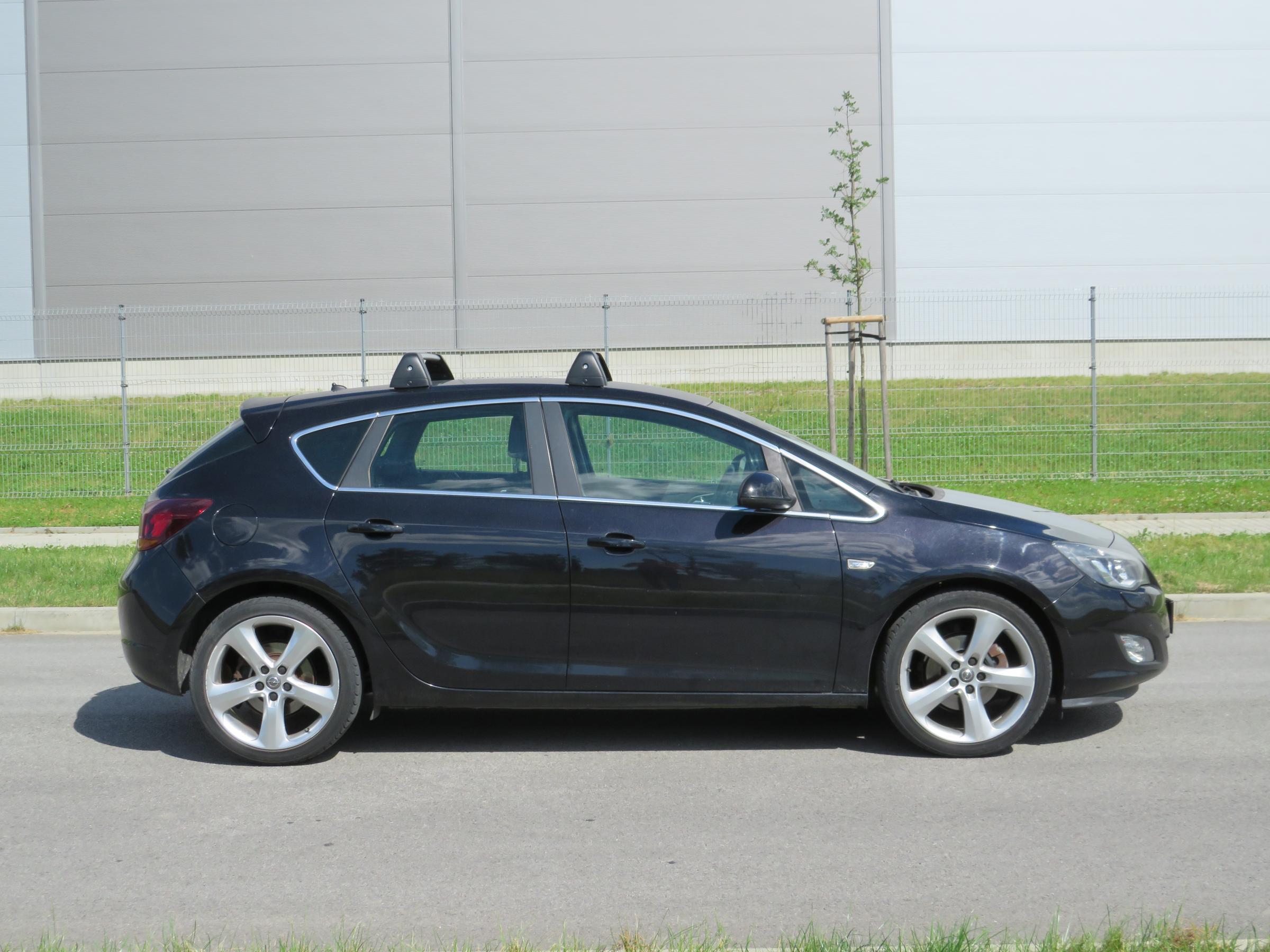Opel Astra, 2009 - pohled č. 4