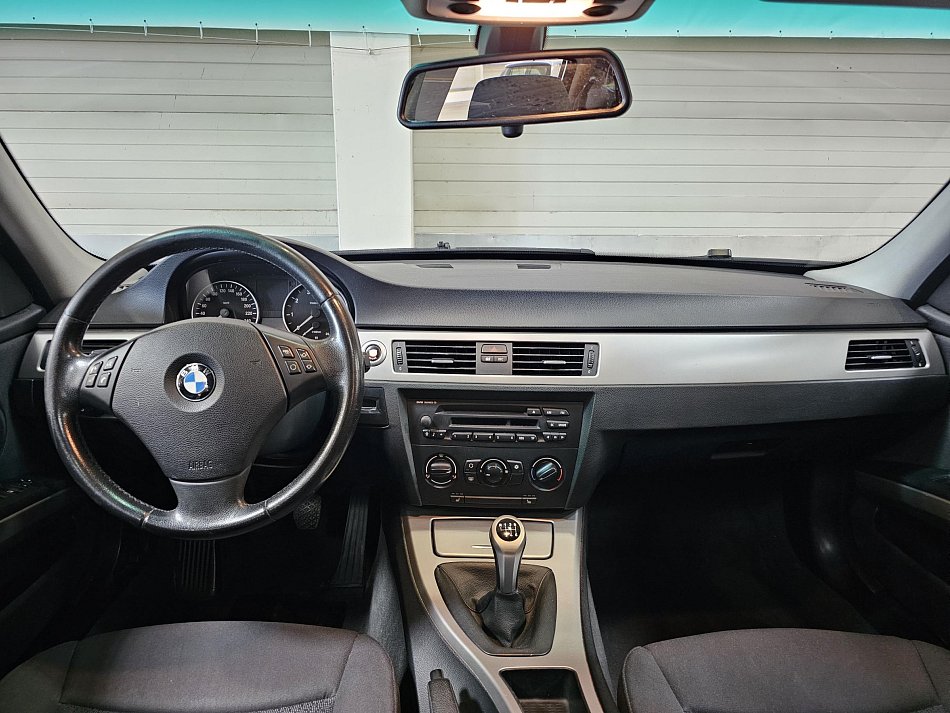 BMW Řada 3 2.0i  320i