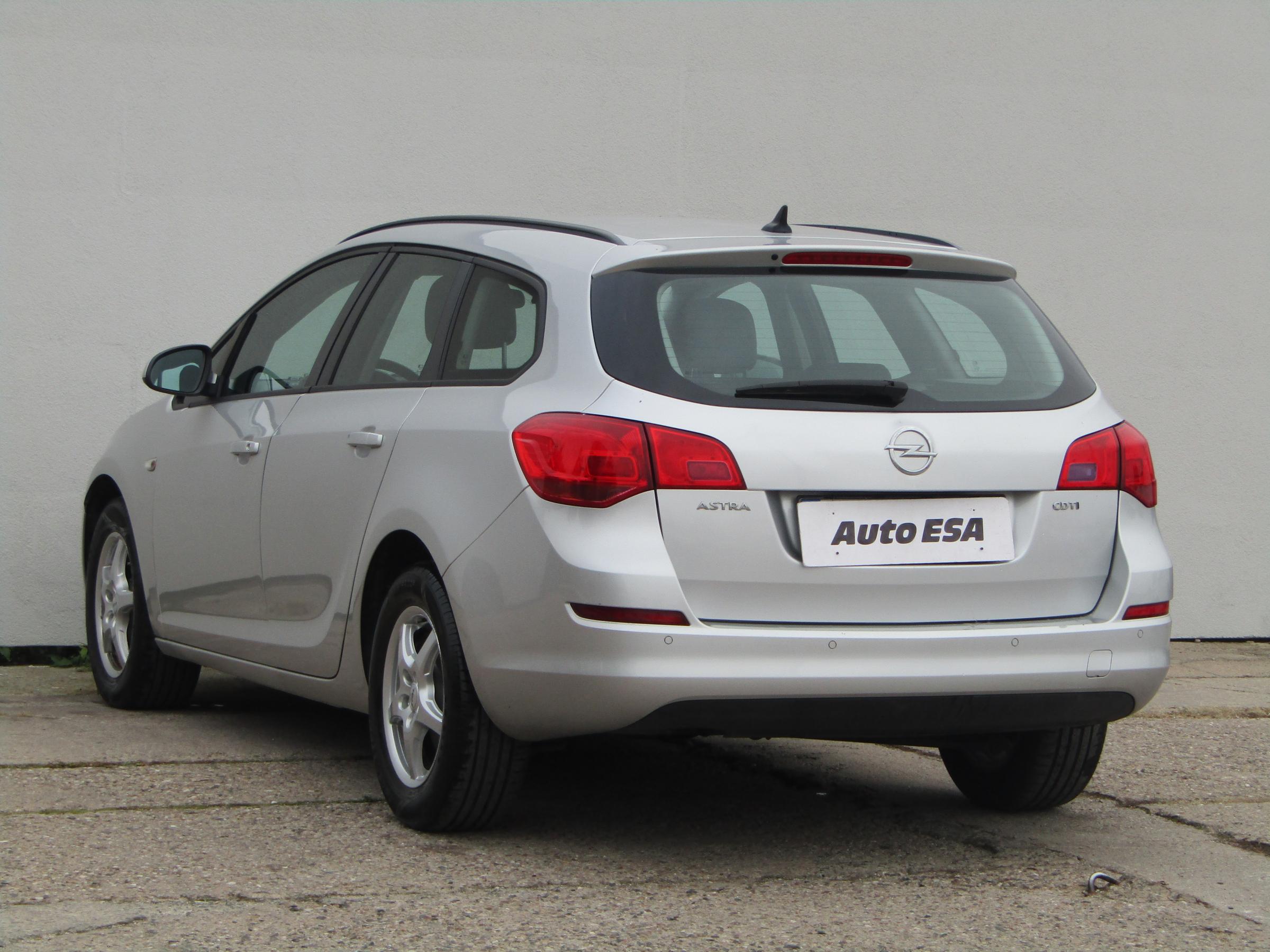 Opel Astra, 2012 - pohled č. 6