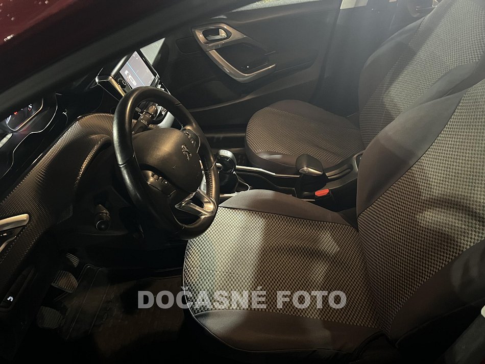 Peugeot 2008 1.2 VTi 