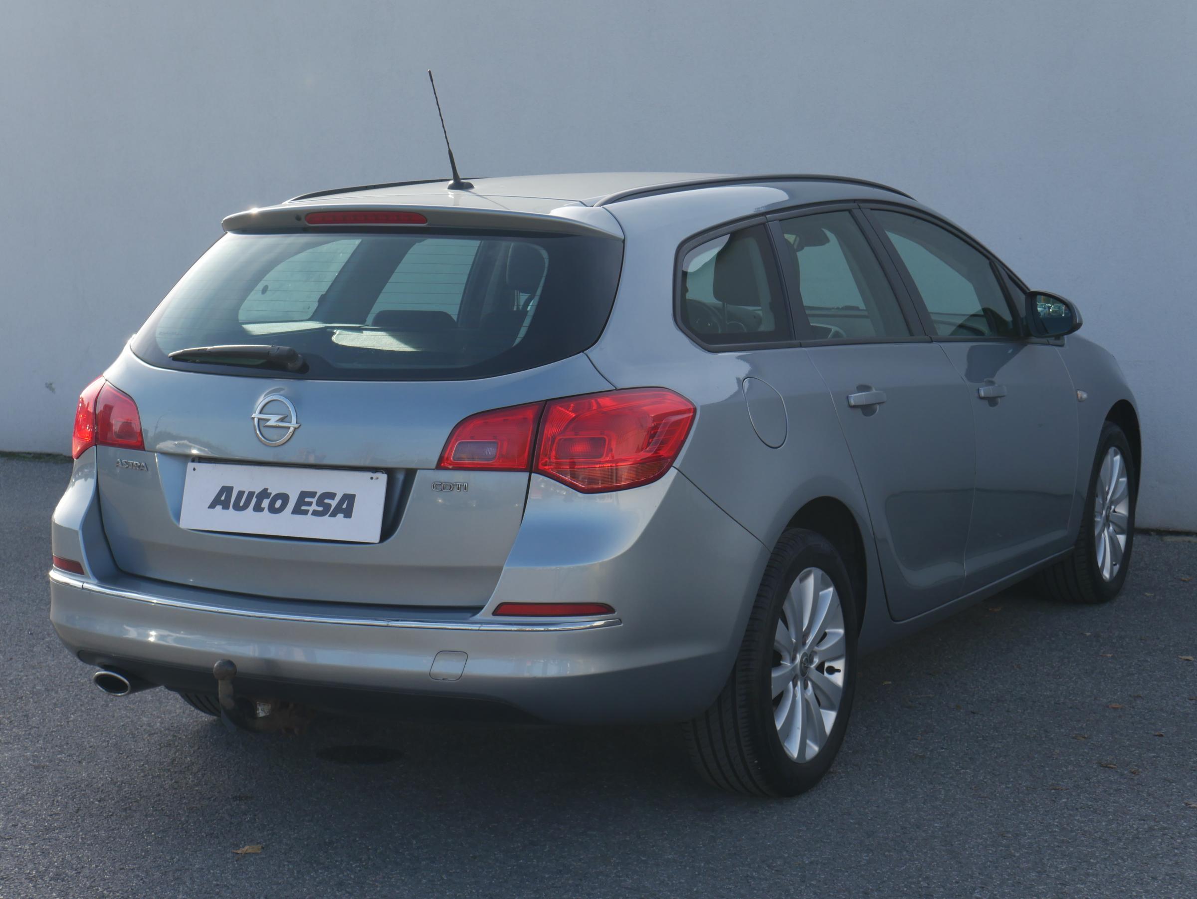 Opel Astra, 2013 - pohled č. 4