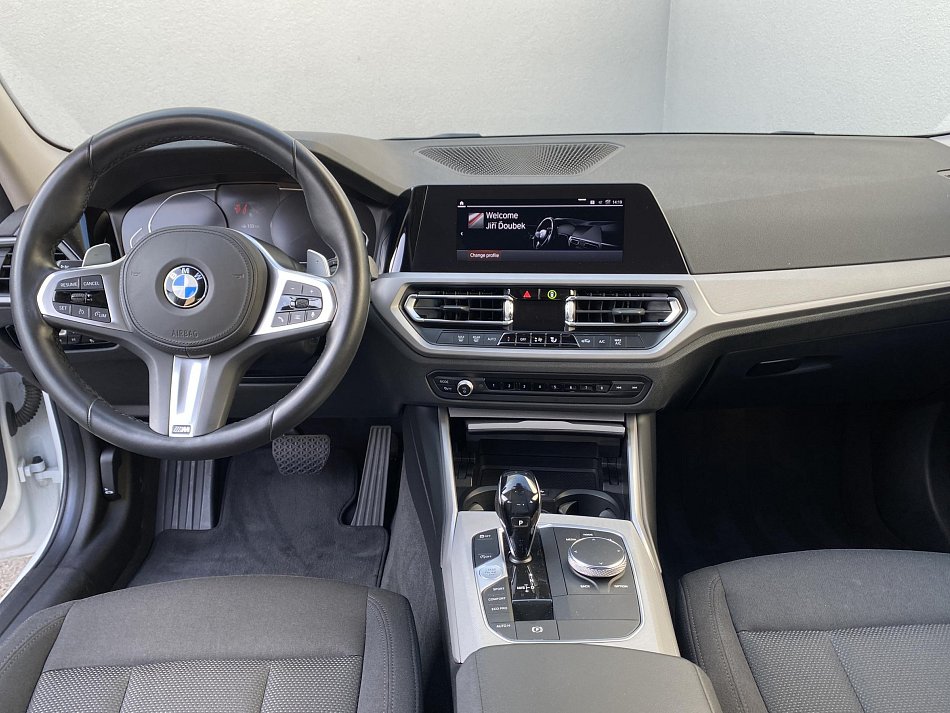 BMW Řada 3 2.0i  330i