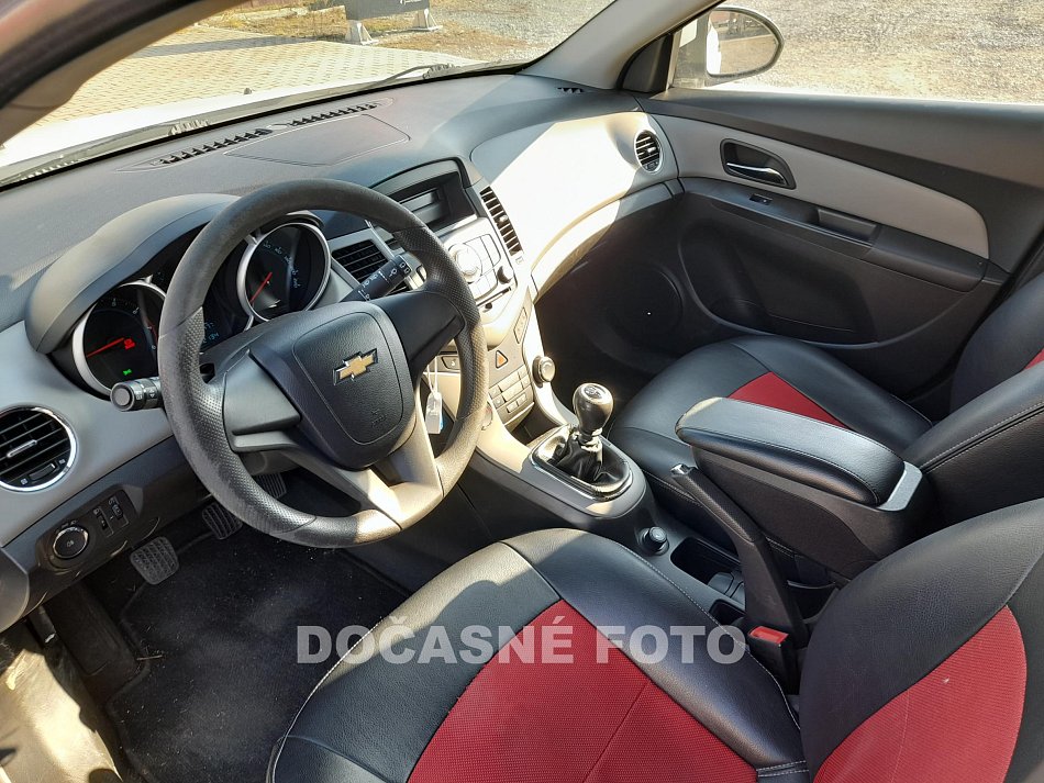 Chevrolet Cruze 1.6 i 