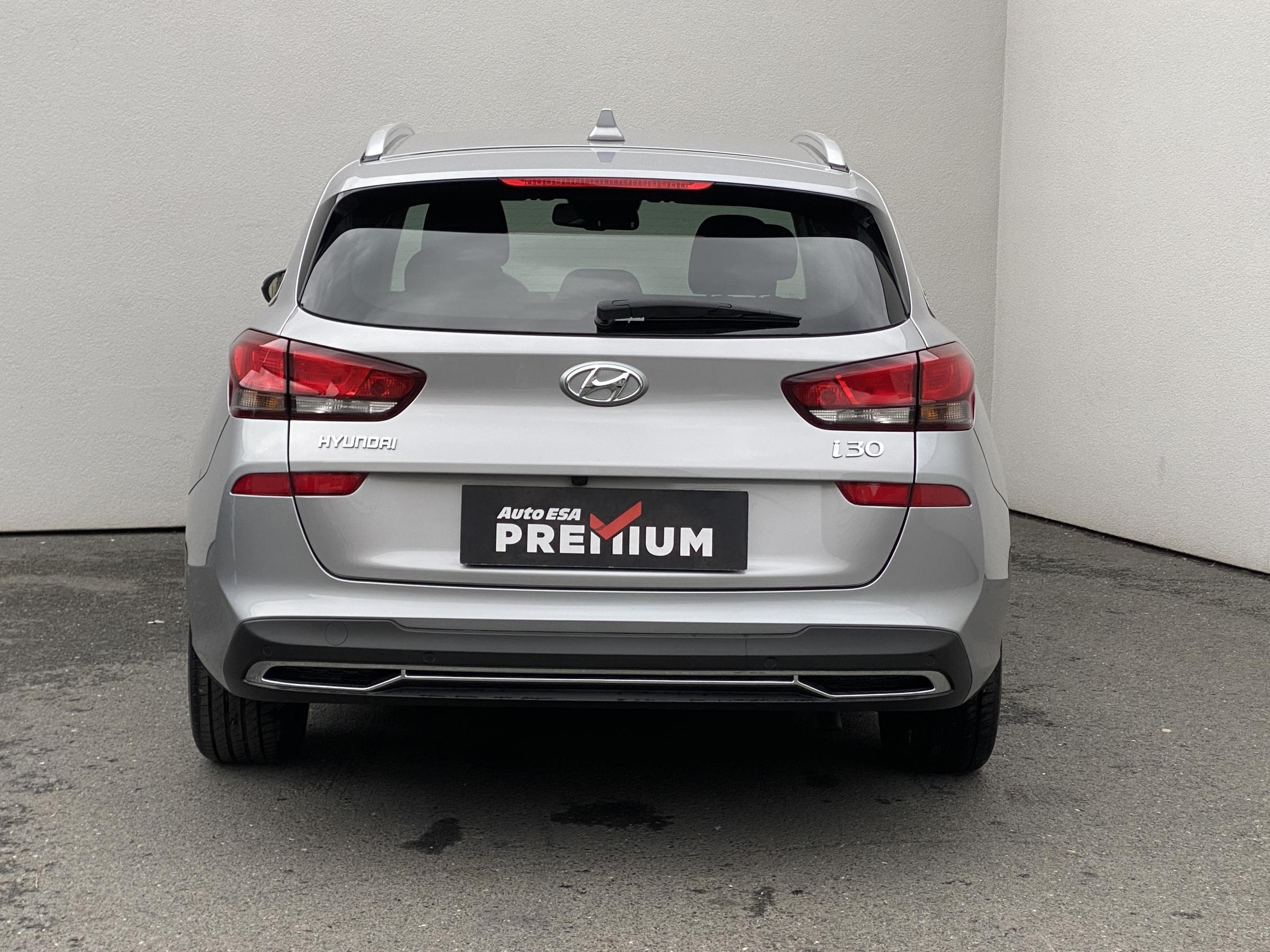 Hyundai i30, 2022 - pohled č. 5